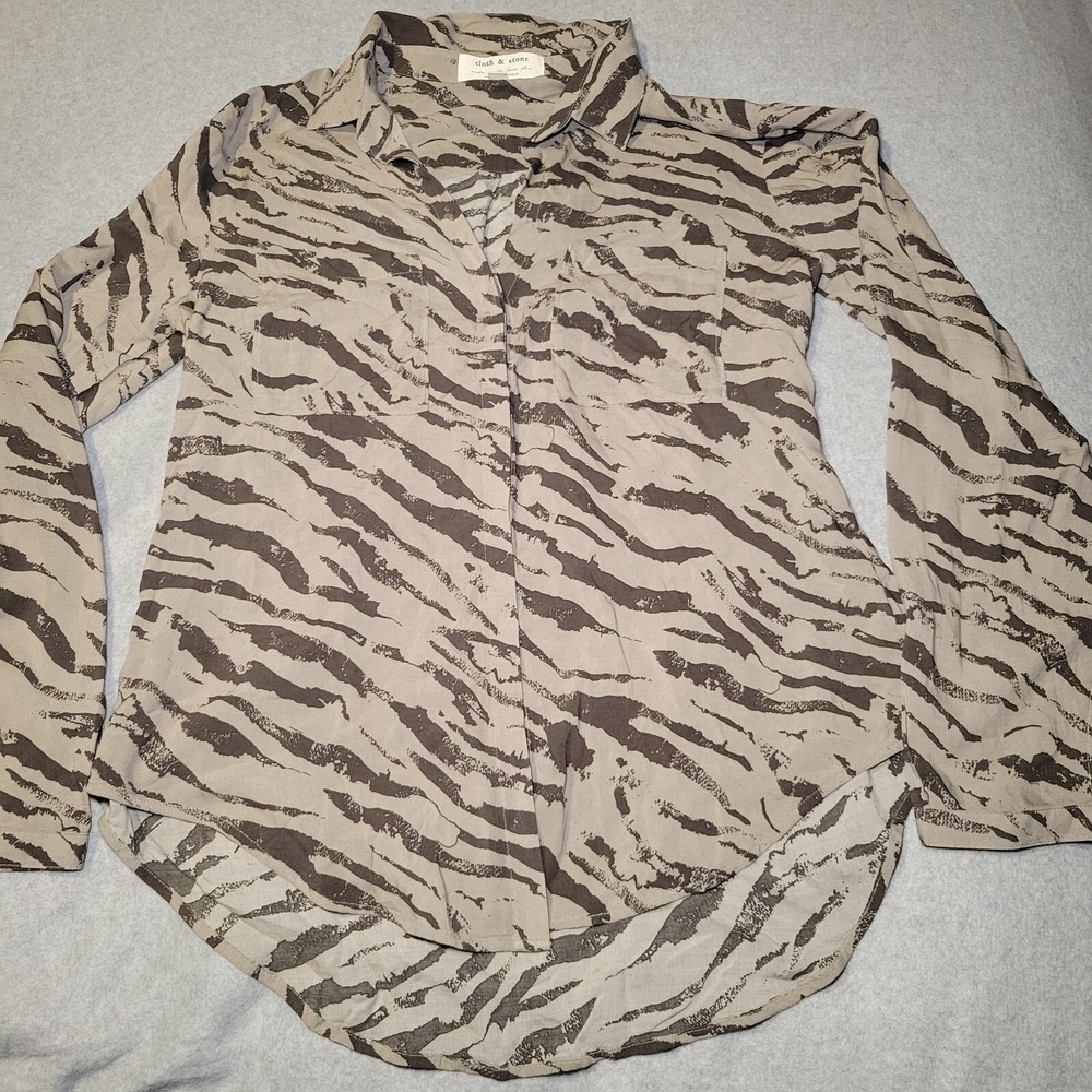 Cloth &‎ Stone Anthropologie Womens Medium Rayon Animal Print Button Down Shirt